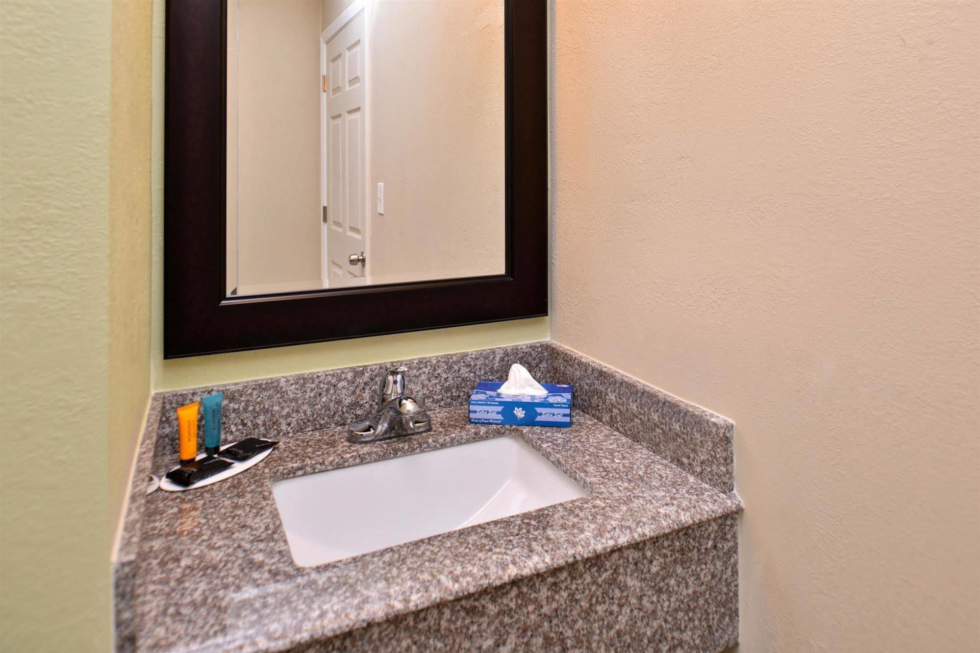 America'S Best Value Inn - Memphis Airport Екстериор снимка